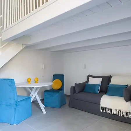 Almatros Design Loft Zaffiro * سولمونا